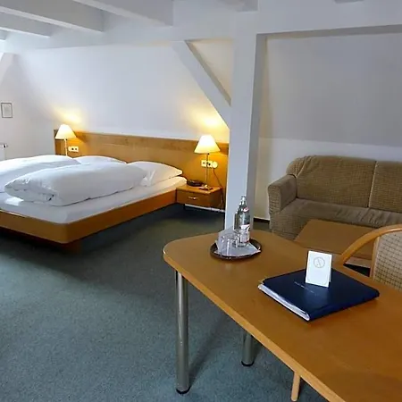Wuerttemberger Hof Garni 3*