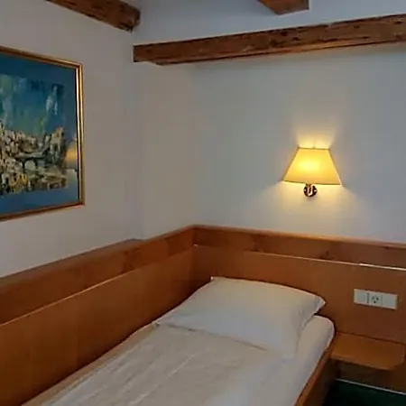 Wuerttemberger Hof Garni 3*
